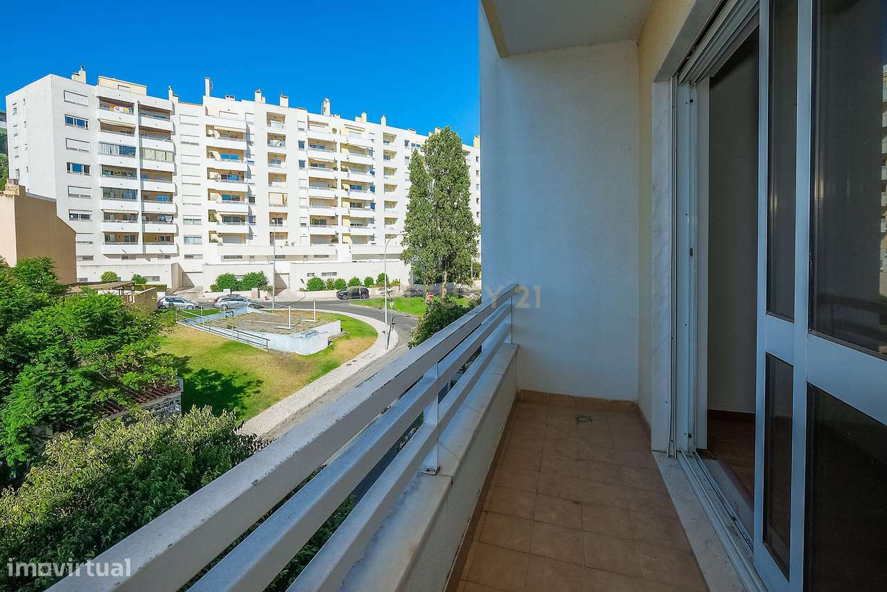 Apartamento T3 luminoso na Parede com varandas, garagem e arrecadação-18