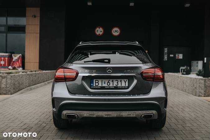 Mercedes-Benz GLA 220 4-Matic AMG Line - 13