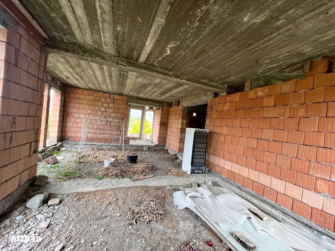 Casa in rosu la 10 km de Tg Mures, 4 camere, 3 bai si 18 arii teren - Imagine principală: 5/7