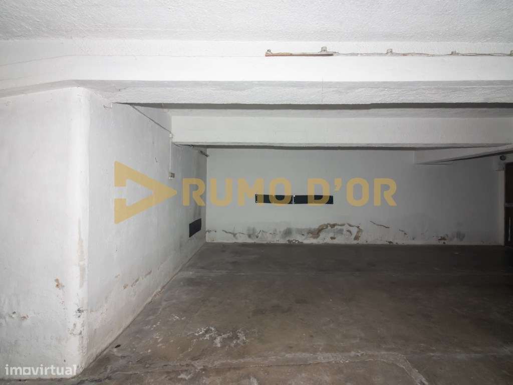 Apartamento T3 com Estacionamento Interno - Vila Franca de Xira-21