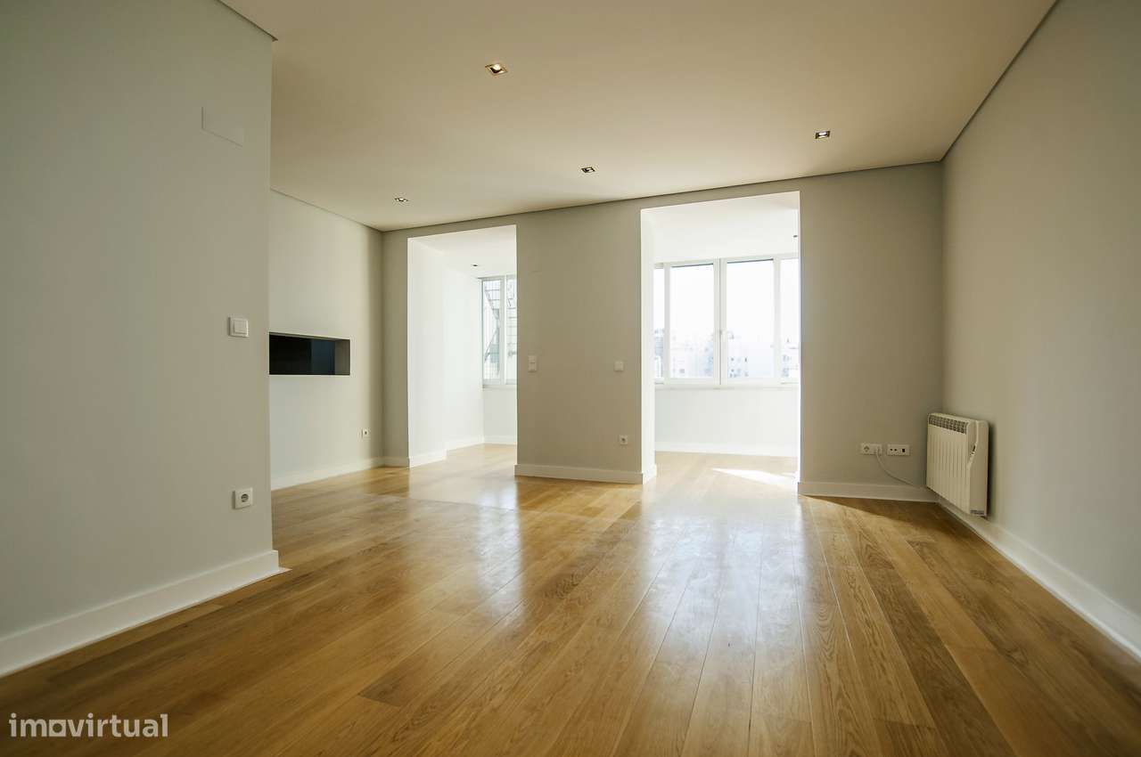 Aluga-se Apartamento T3 na Rua Latino Coelho, em Lisboa - Grande imagem: 3/16