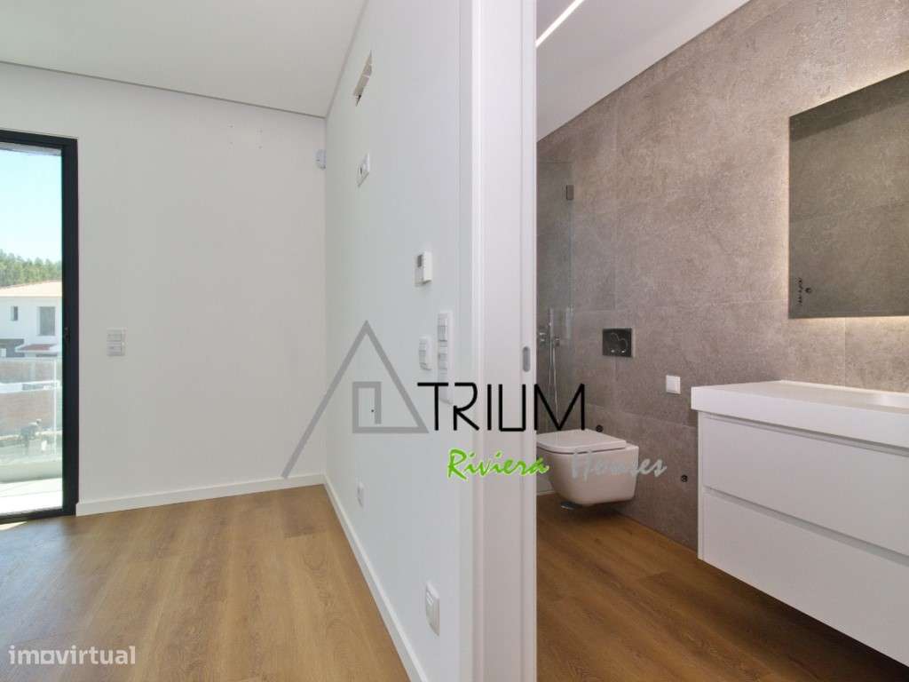 Moradia T4+1 Isolada com piscina e jardim nova-36