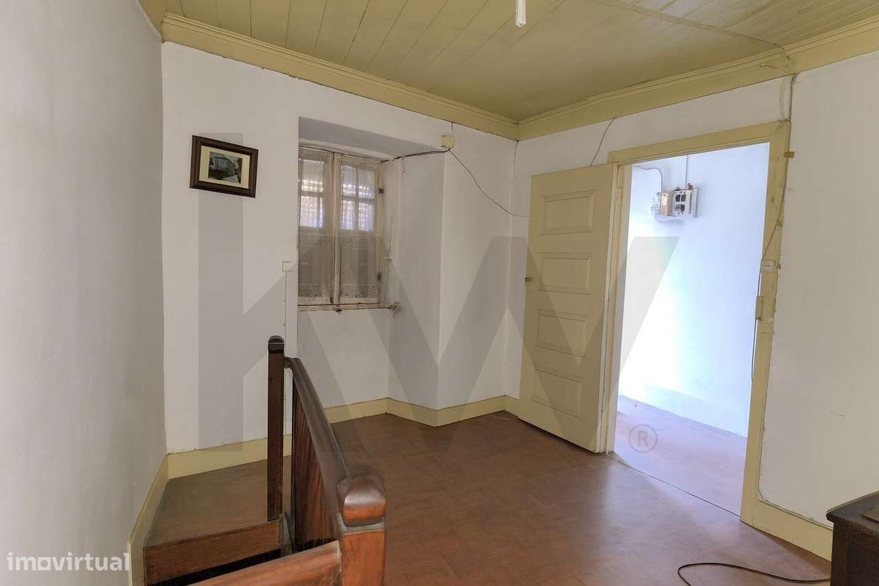 Moradia T2 para Reabilitação | Corvos à Nogueira – Santos Evos | 10 km - Grande imagem: 4/15