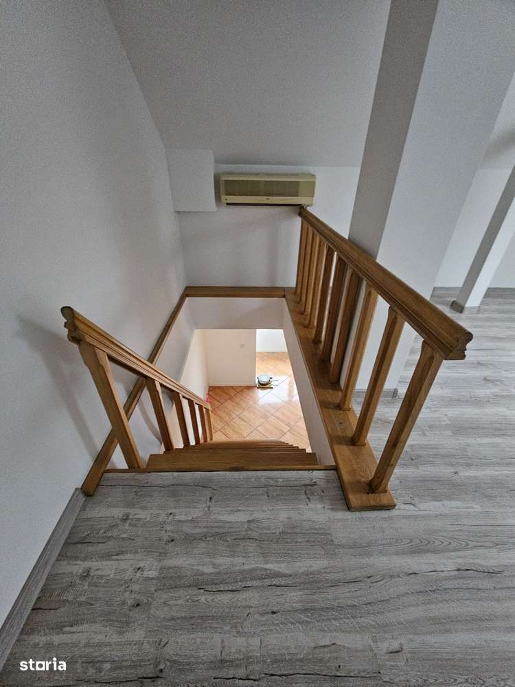 Vand apartament cu 4 camare in zona Obcini.-8