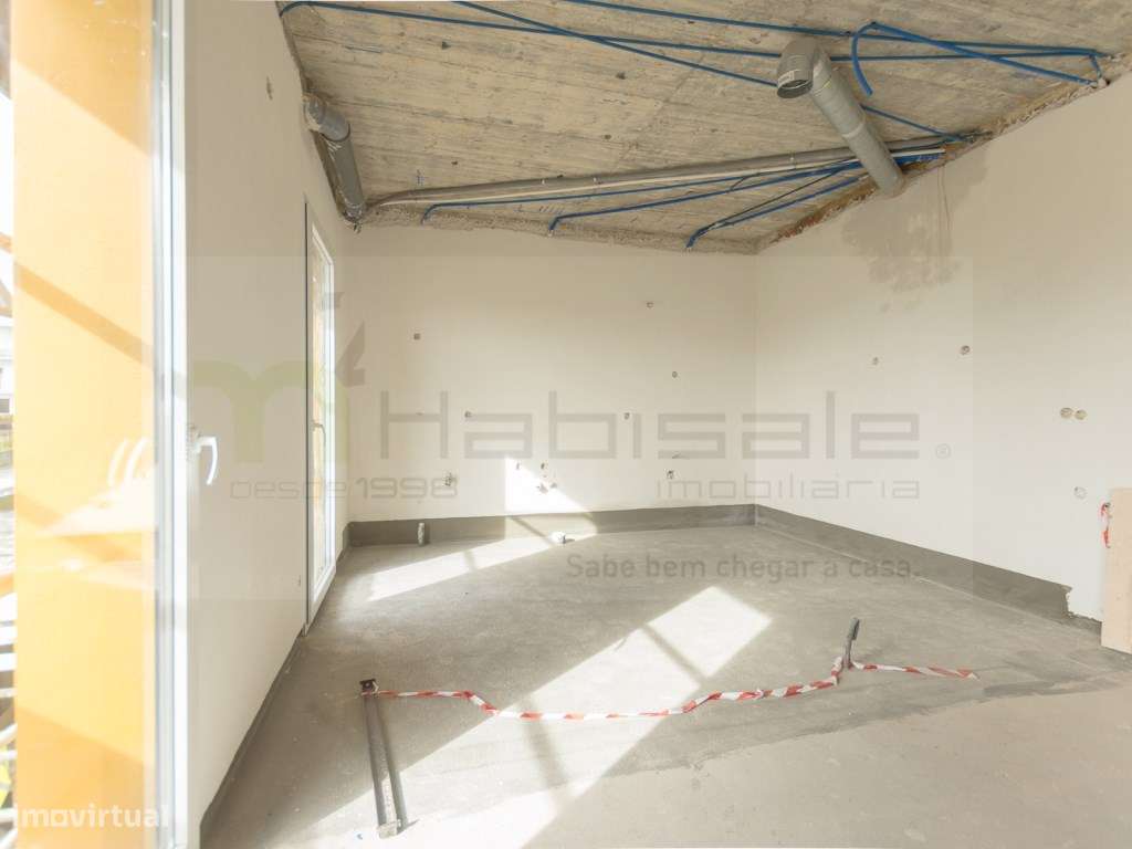 T3 em Condomínio Privado com Piscina no Centro de Famões-14