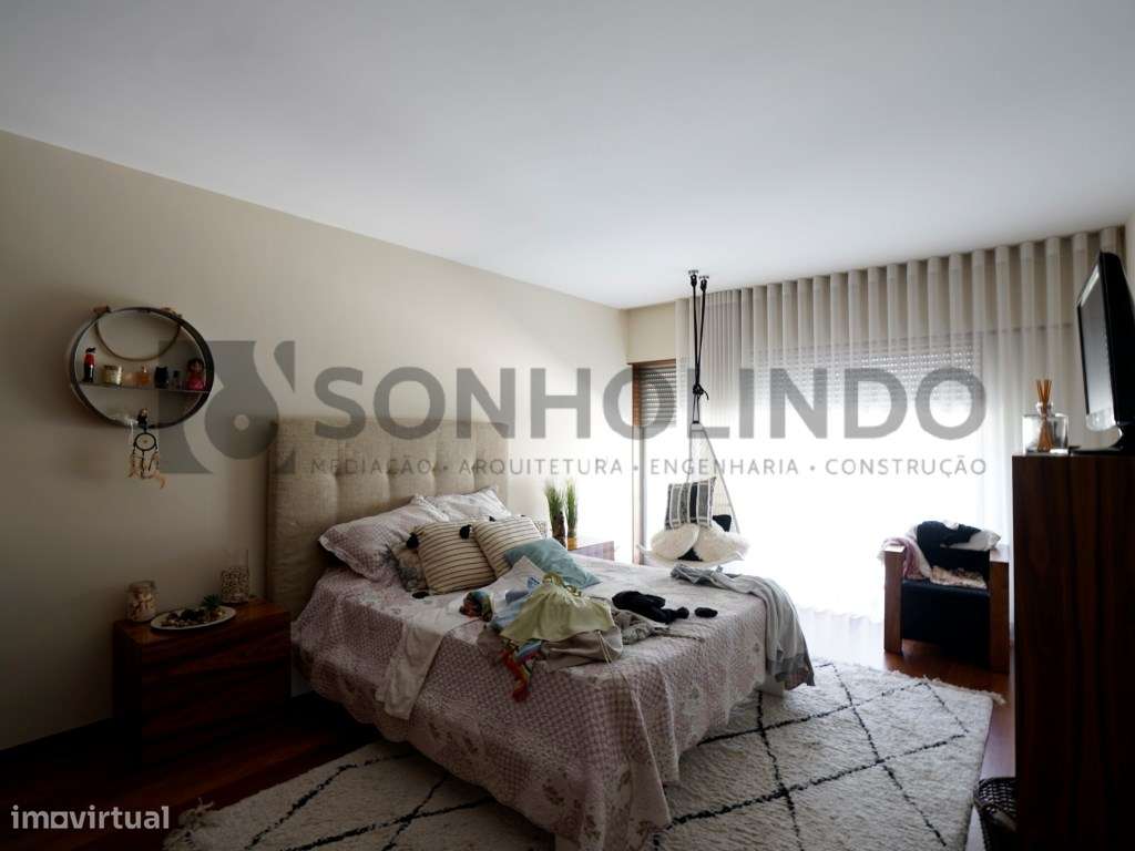 Moradia T4 com piscina de 3 frentes com excelentes áreas, tanto a n...-30