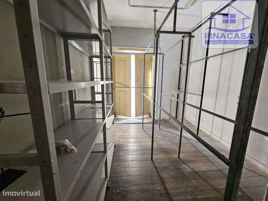 Prédio com 2 habitações e 1 loja de comércio - Baixa de Setúbal-3