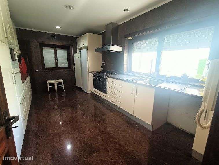 Moradia T5 na melhor zona de Celas, junto aos HUC e ao IPO - Grande imagem: 5/9