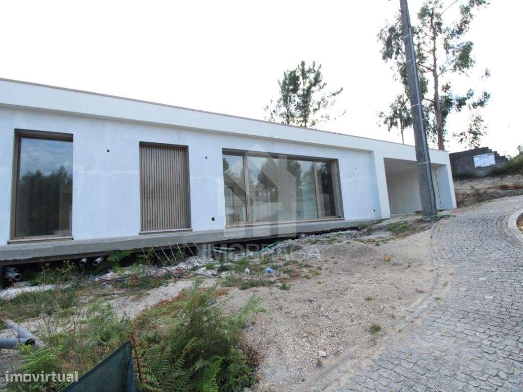 Moradia Geminada T3 Nova para Venda em Rendufinho - Póvoa de Lanhoso-37
