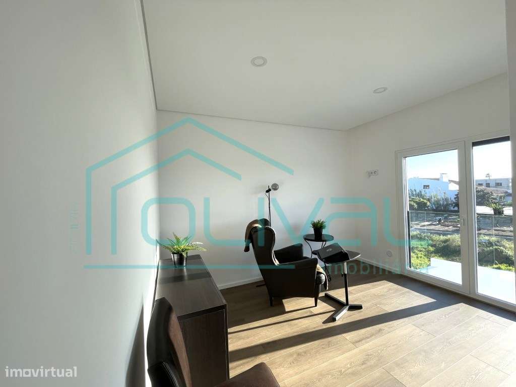 Moradia T3+1 Moderna com Piscina Privada - Conforto, Elegância e Fu...-25