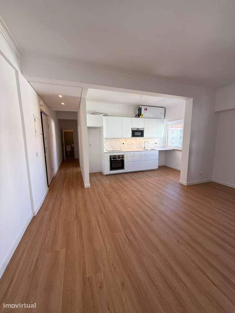 Apartamento T2 Remodelado na Amadora – Mina de Água – Pronto a Habitar-20