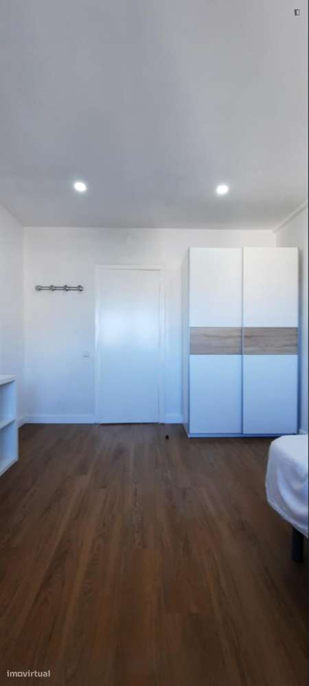 Quarto - localizado em Paranhos Porto - Grande imagem: 5/6