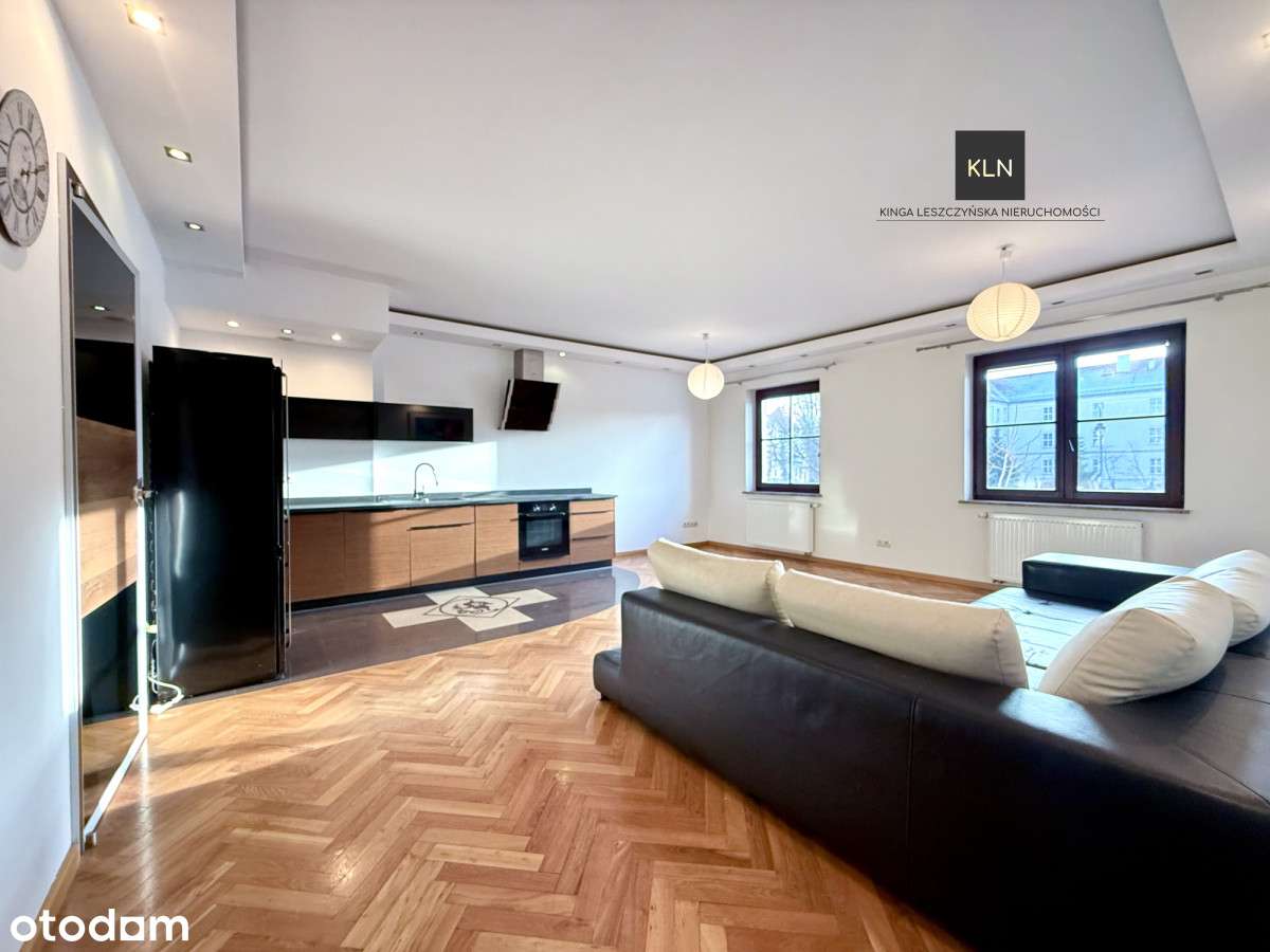 Duże mieszkanie/lokal na piętrze na Starówce-0