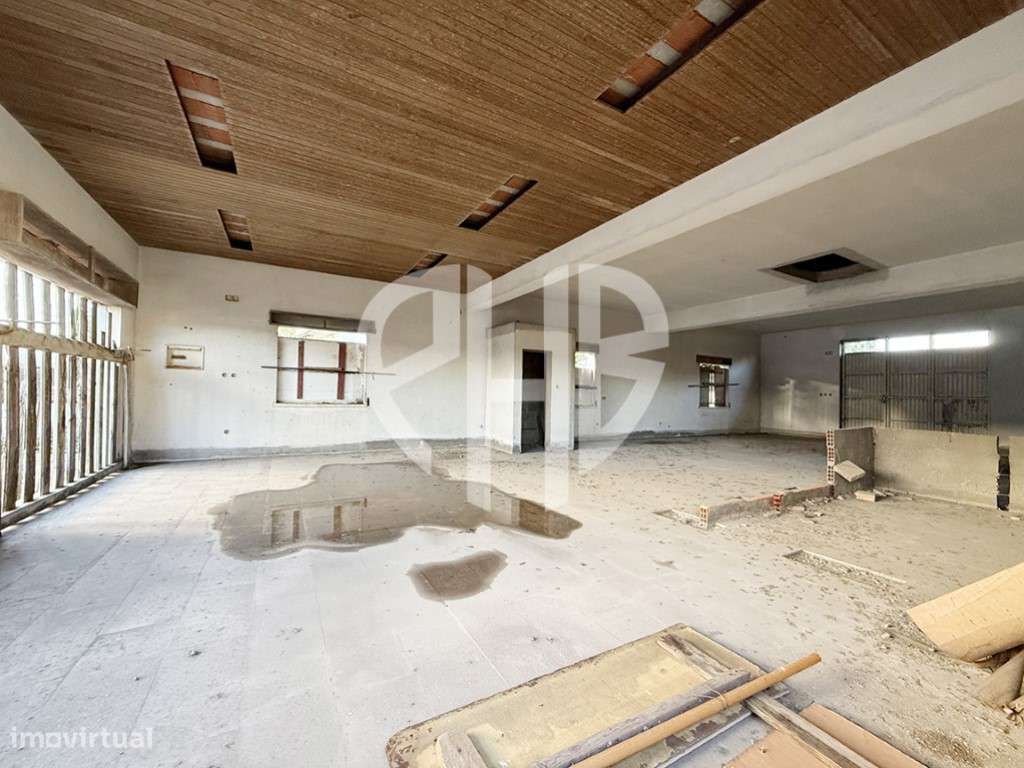 Moradia T3 + Área Terreno 4.150m2 + Atracadouro // P/Recuperar-28