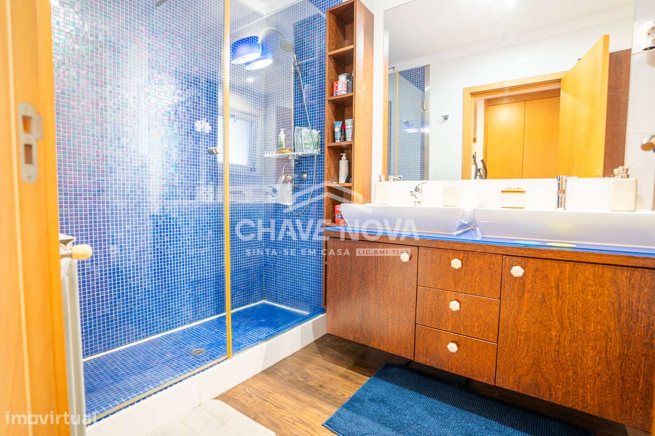 Apartamento T3, com terraço e box 4 carros situado em Campo- Valongo-28