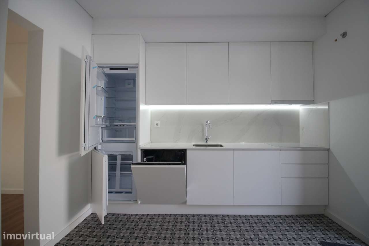 Rc de moradia com Quintal e estacionamento no Seixal-5