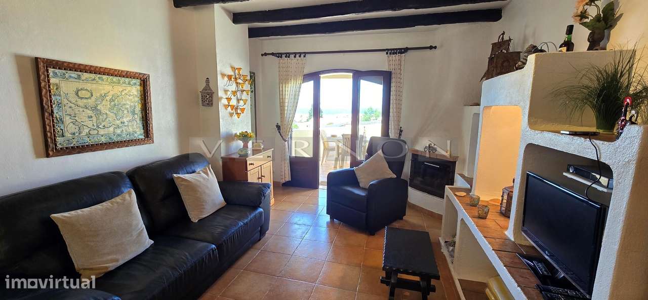 Algarve, Apartamento T2 semi-renovado com vista mar e estacionamento c-4