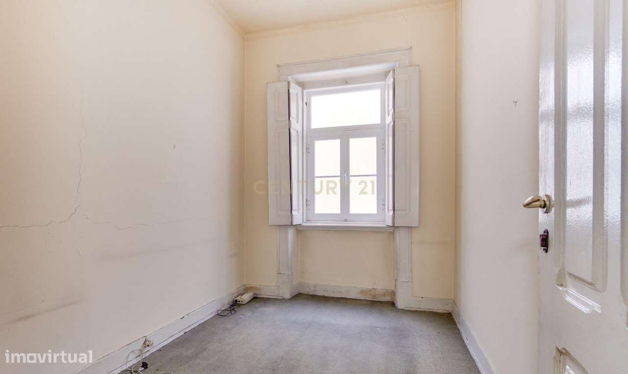 T7 com 200 m² para reabilitação | Elevado potencial de investimento no - Grande imagem: 5/31