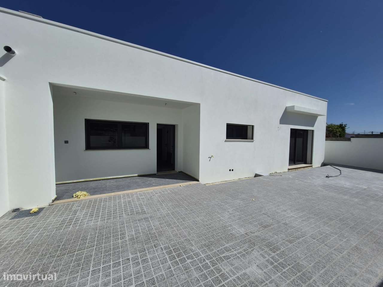 Moradia T3, térrea, geminada c/garagem e logradouros,  Fração: "A"-19