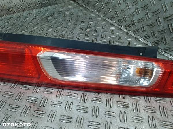 LAMPA TYLNA PRAWA FORD FOCUS II HATCHBACK - 5