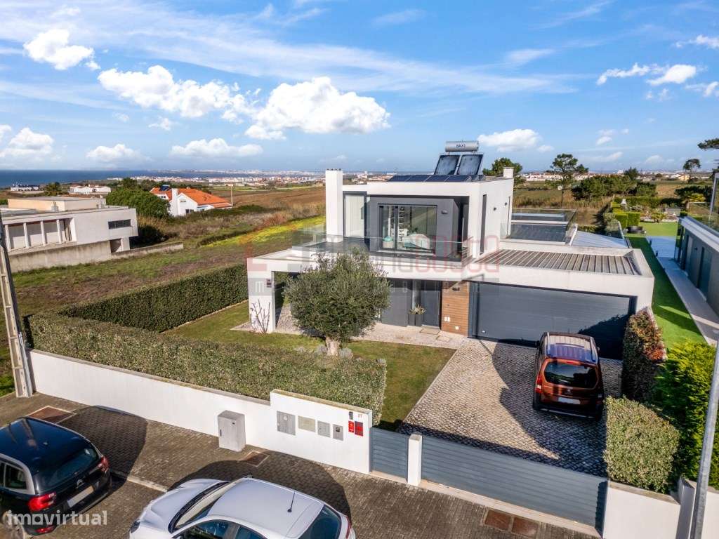 Moradia de Luxo T3 com Piscina e Vista Mar-42