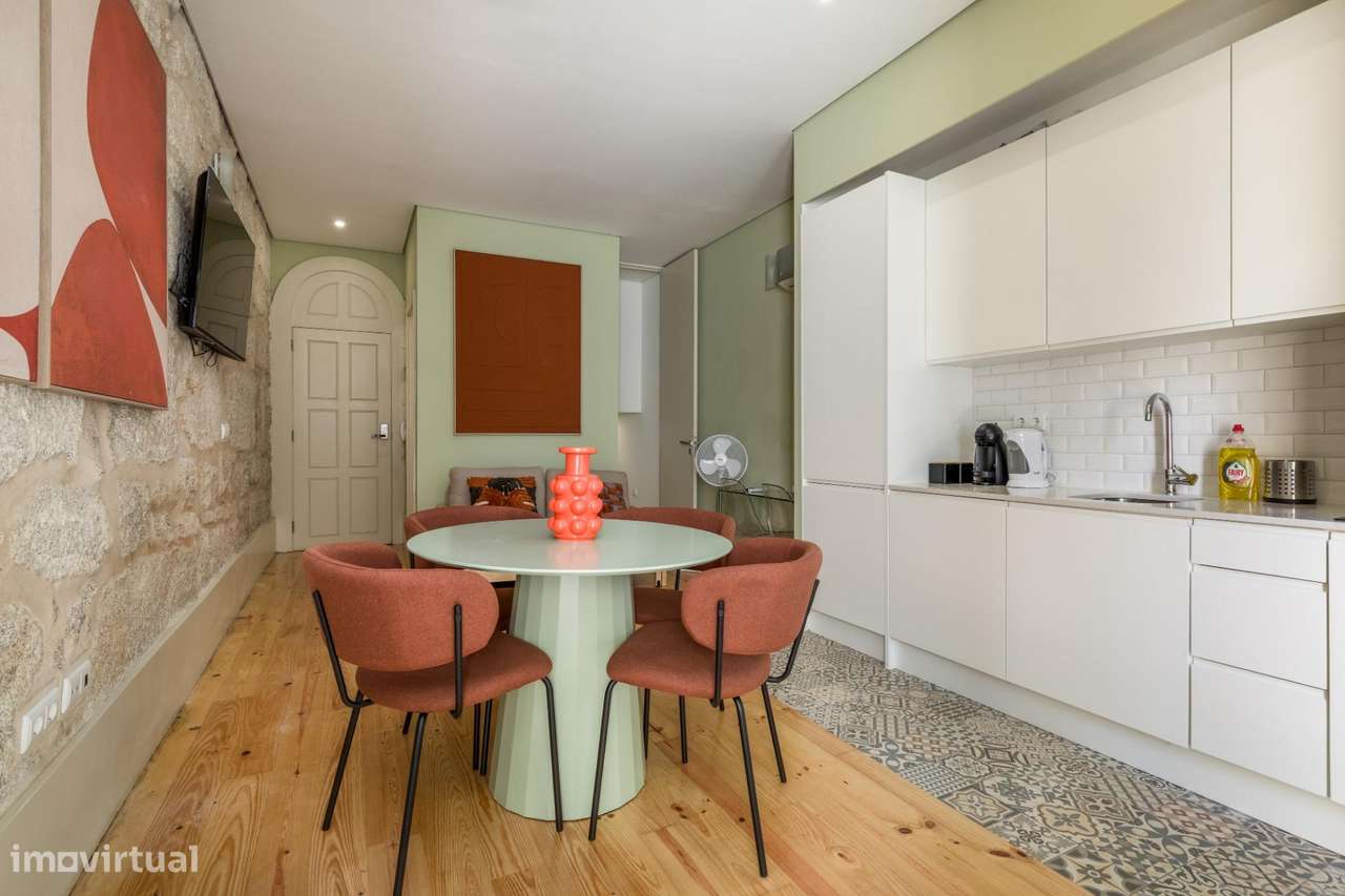 Apartamento T1 com jardim privado, na Rua Bonjardim-0