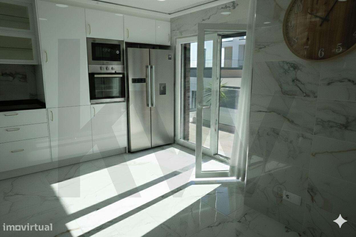 Luxo e exclusividade em Famões com vista sob Lisboa-15