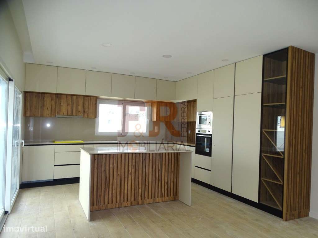 Moradia Isolada Térrea T4 com Garagem - Quinta do Anjo Palmela-7