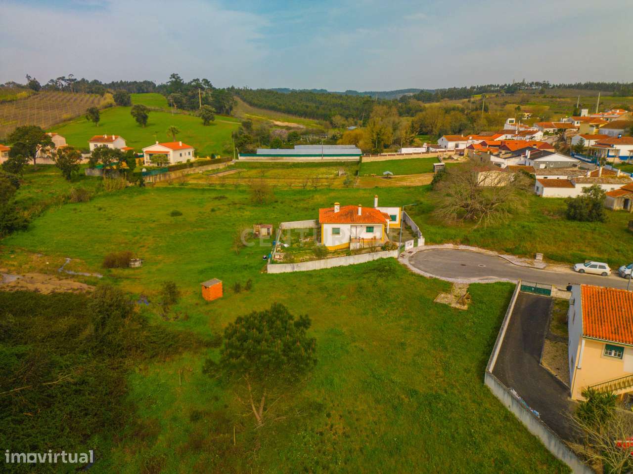 Lote de terreno com 646 m² situado em Casais da Areia, A-dos-Negros.-5