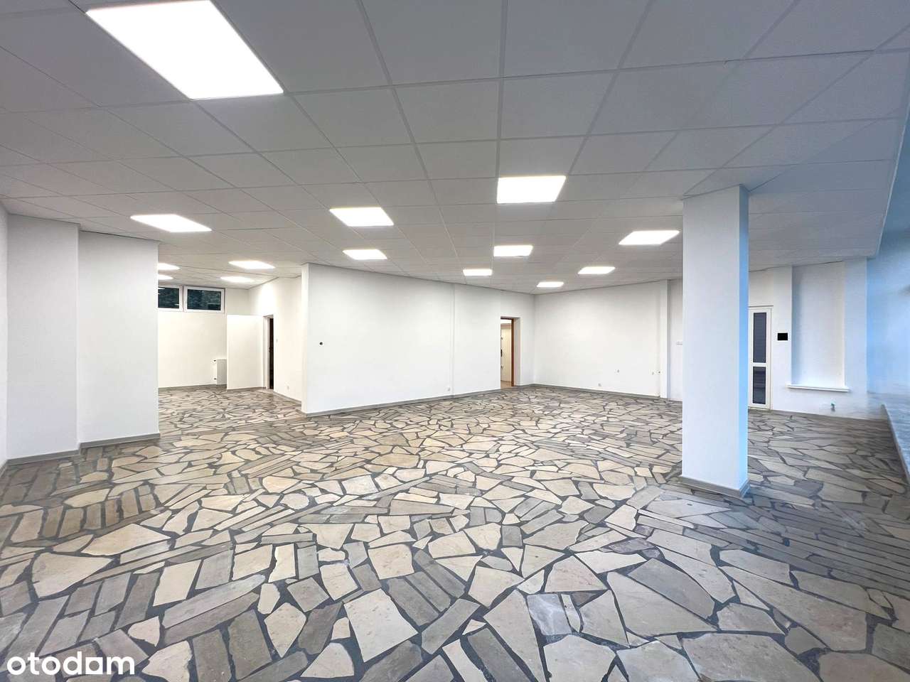 Lokal usługowy po remoncie 169m2,  parking, witryna, winda towarowa-5