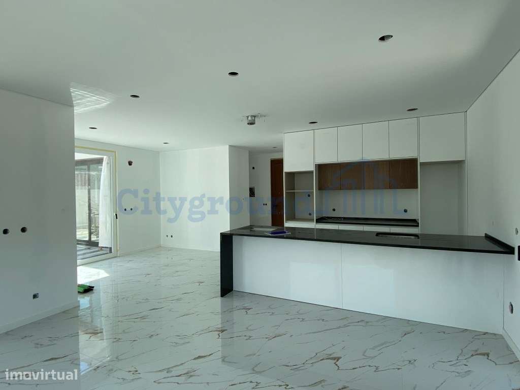 Moradia V2 com jardim a 5 minutos das praias - Grande imagem: 5/23