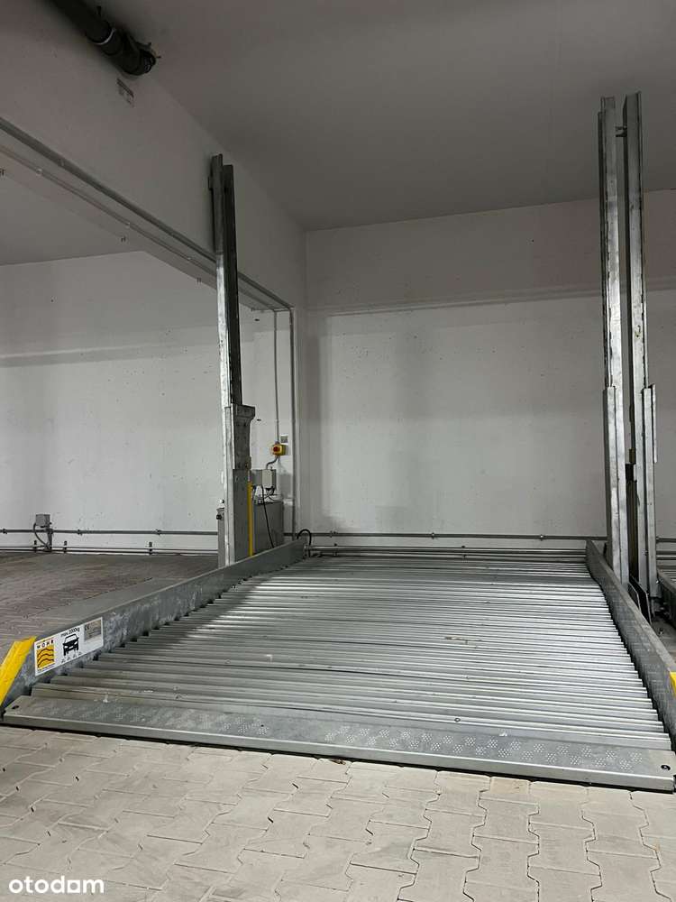 Komfortowe miejsce postojowe na dwa samochody w garażu podziemnym - Pełny obrazek: 5/7