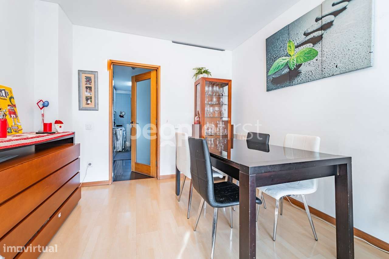 T2 com Terraço Privativo, Garagem e Arrumos-3