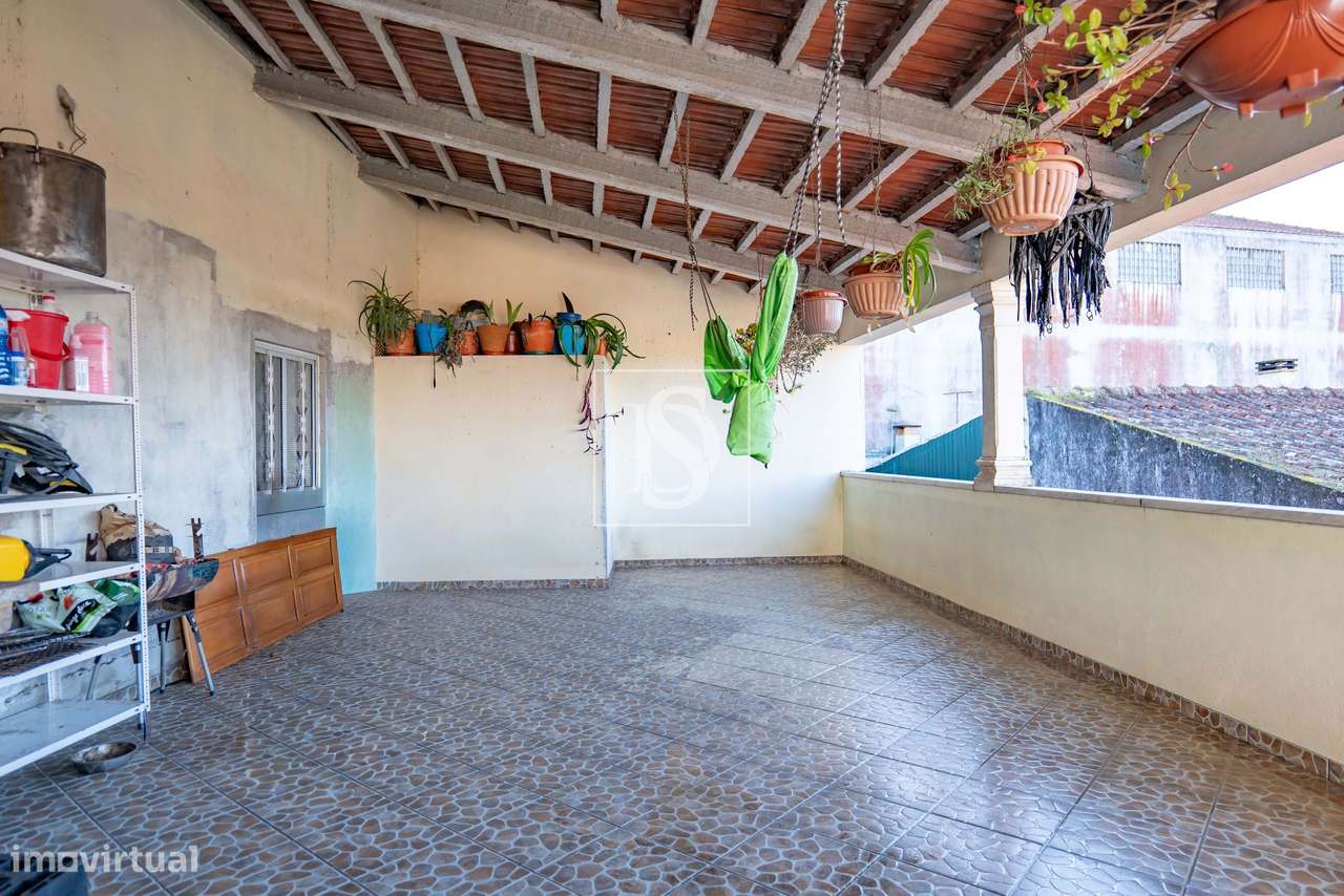 Moradia Renovada com Terraço e Vista Campo em Lamarosa-20