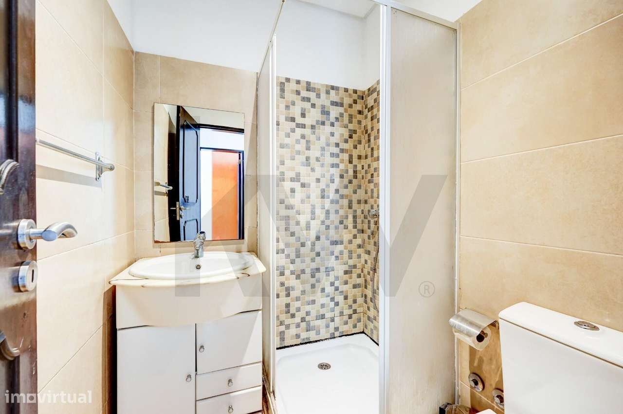 Apartamento T3 Monte da Caparica Rua General Humerto Delgado-24