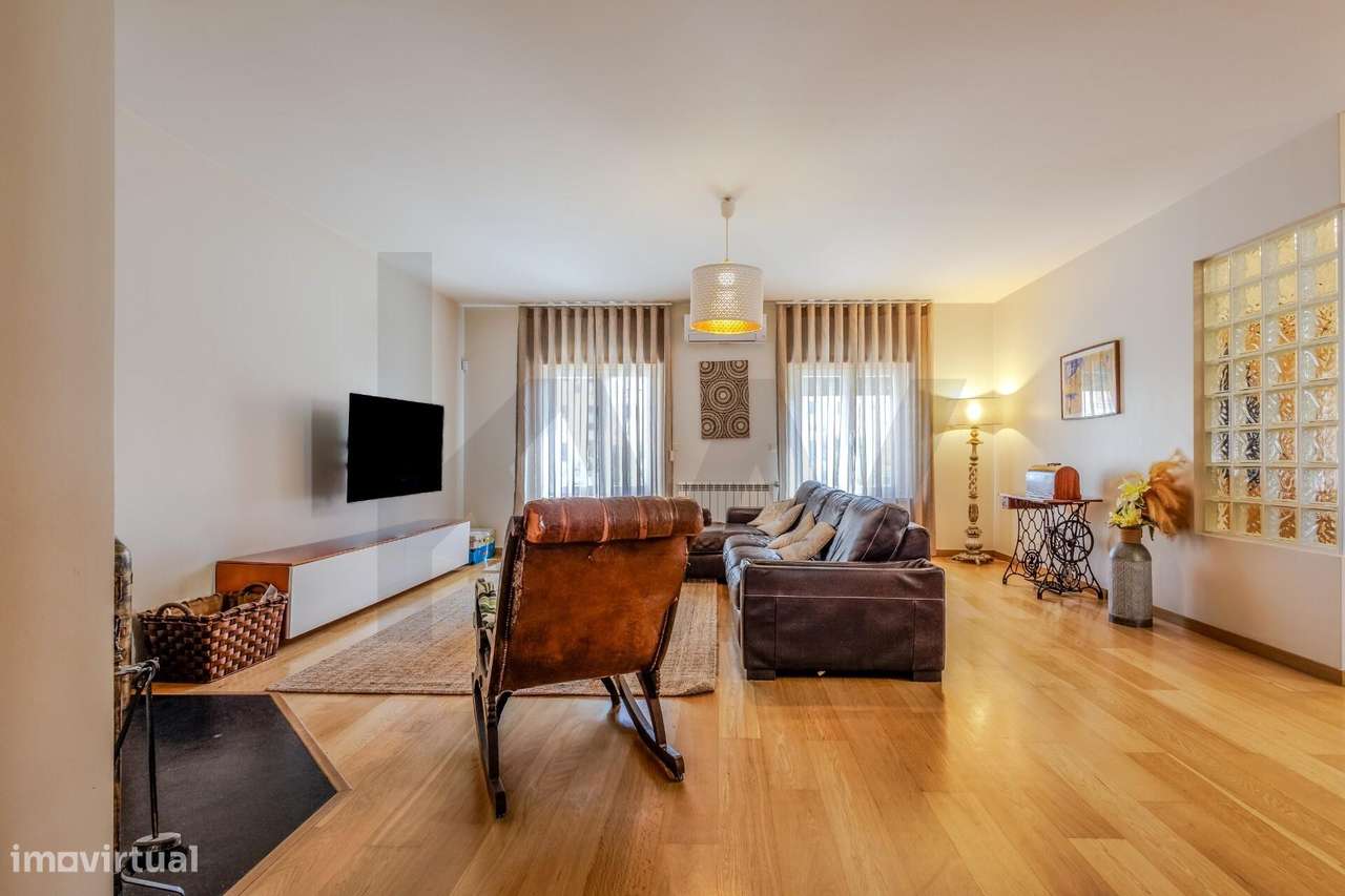 Moradia T4 com Sótão e Cave | Lareira | Jardim | Garagem | Casas da Vá - Grande imagem: 2/53