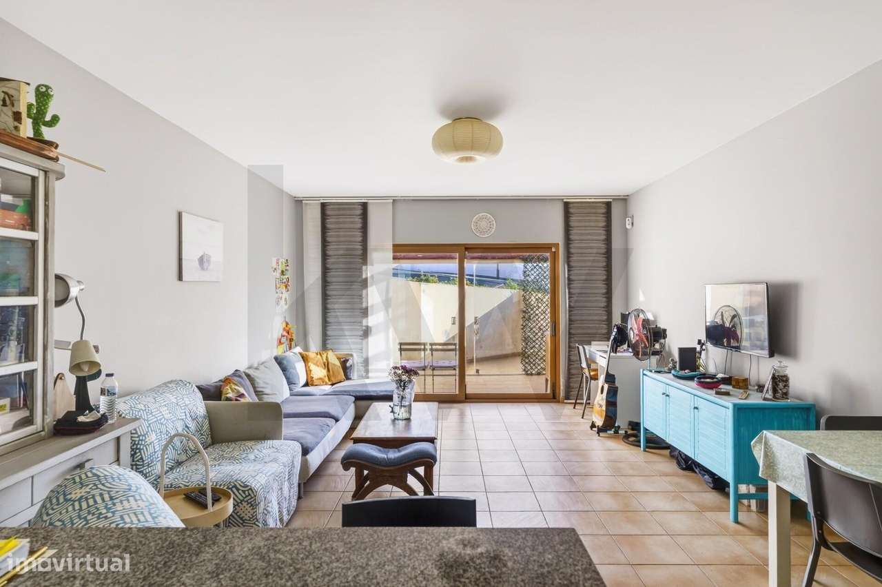 T1 com terraço e 2 estacionamentos a poucos minutos da Praia de São Ju - Grande imagem: 3/29