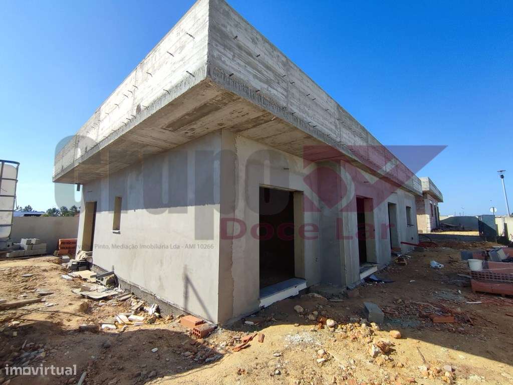 Moradia Isolada Térrea V4 em Construção - Quinta do Anjo-16