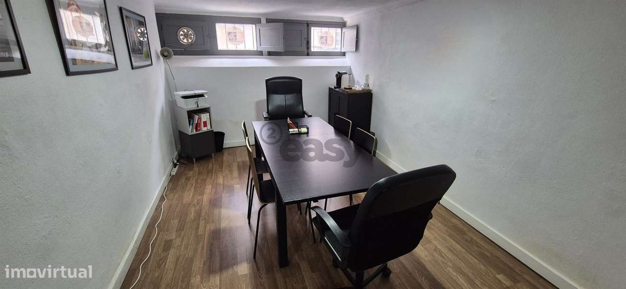 Loja com 66m2 na Venteira junto Igreja-9