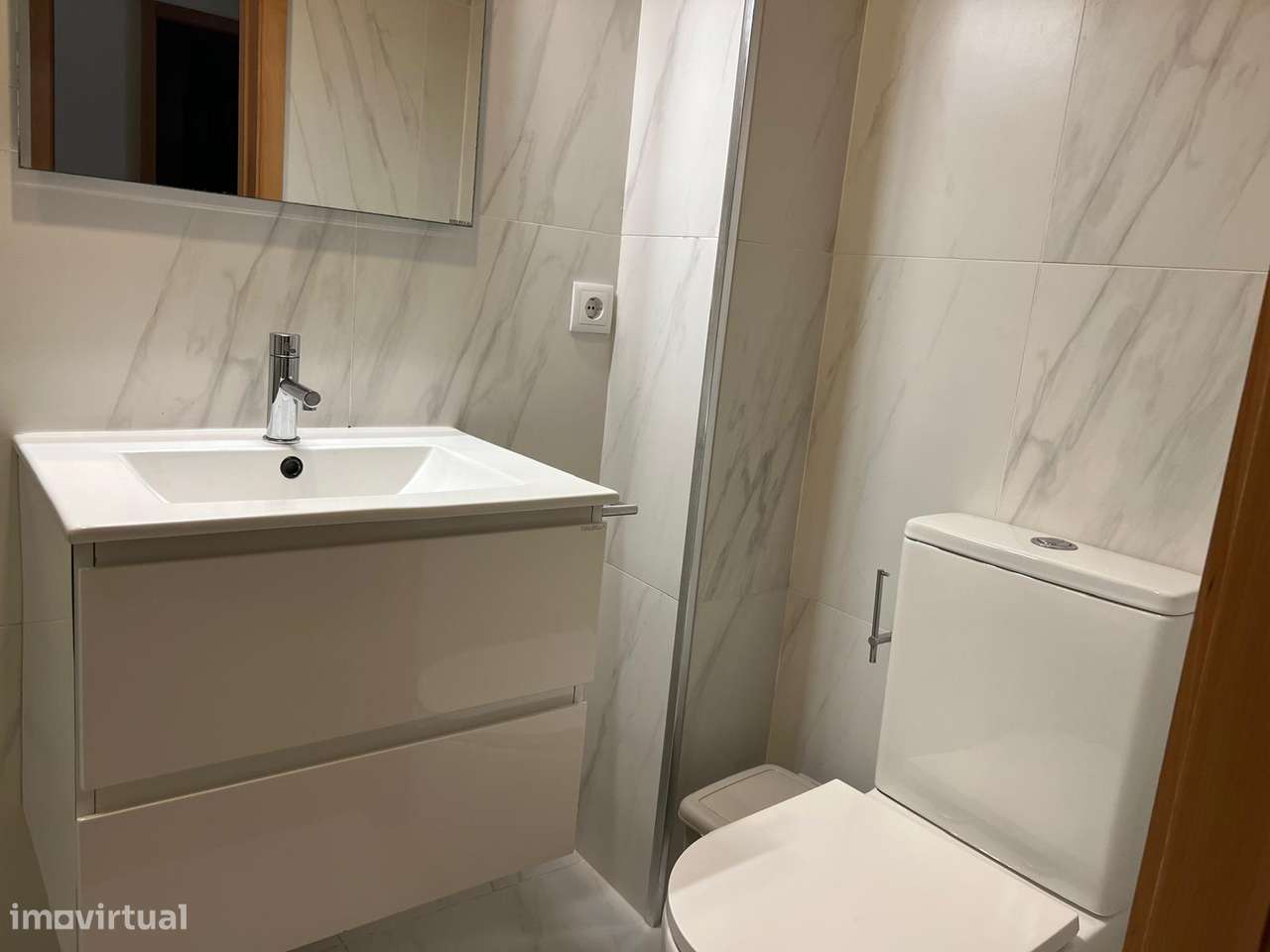 T2 + 1 Avenida dos Banhos vista mar-16