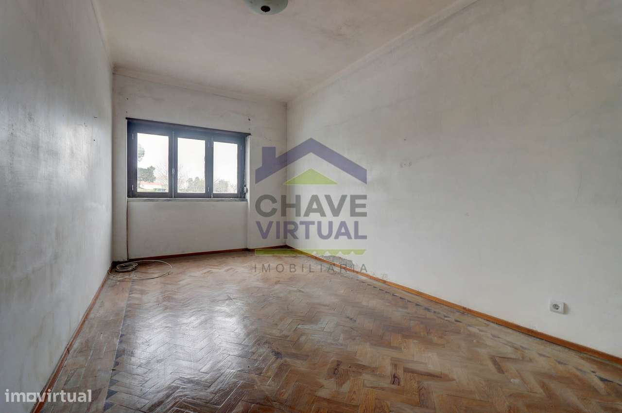 Moradia V4 com Quintal e Sõtão - Centro Bombarral-24