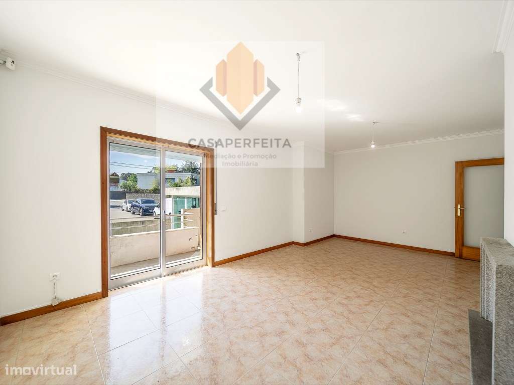 Fabuloso Apartamento T3 de 3 Frentes com Varanda e Box - Avintes-3