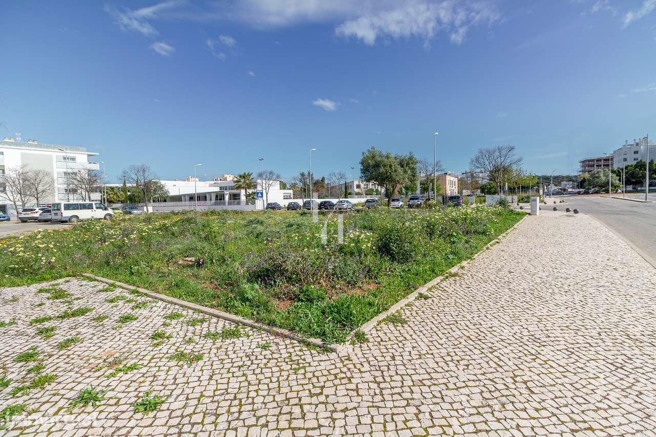 Terreno urbano para construção de 8 apartamentos T3 em S. Clemente, Lo - Grande imagem: 2/7