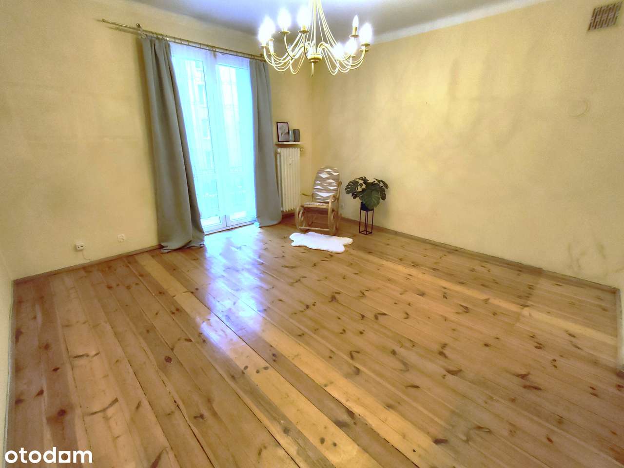 M3 na 1 piętrze w bloku z cegły obok Ronda Solidarności, do remontu - Pełny obrazek: 1/8