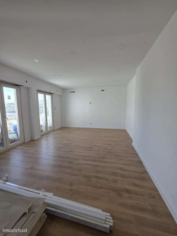 T3  a estrear na Av. do Uruguai – Benfica C/ suite e varandas - Grande imagem: 4/16