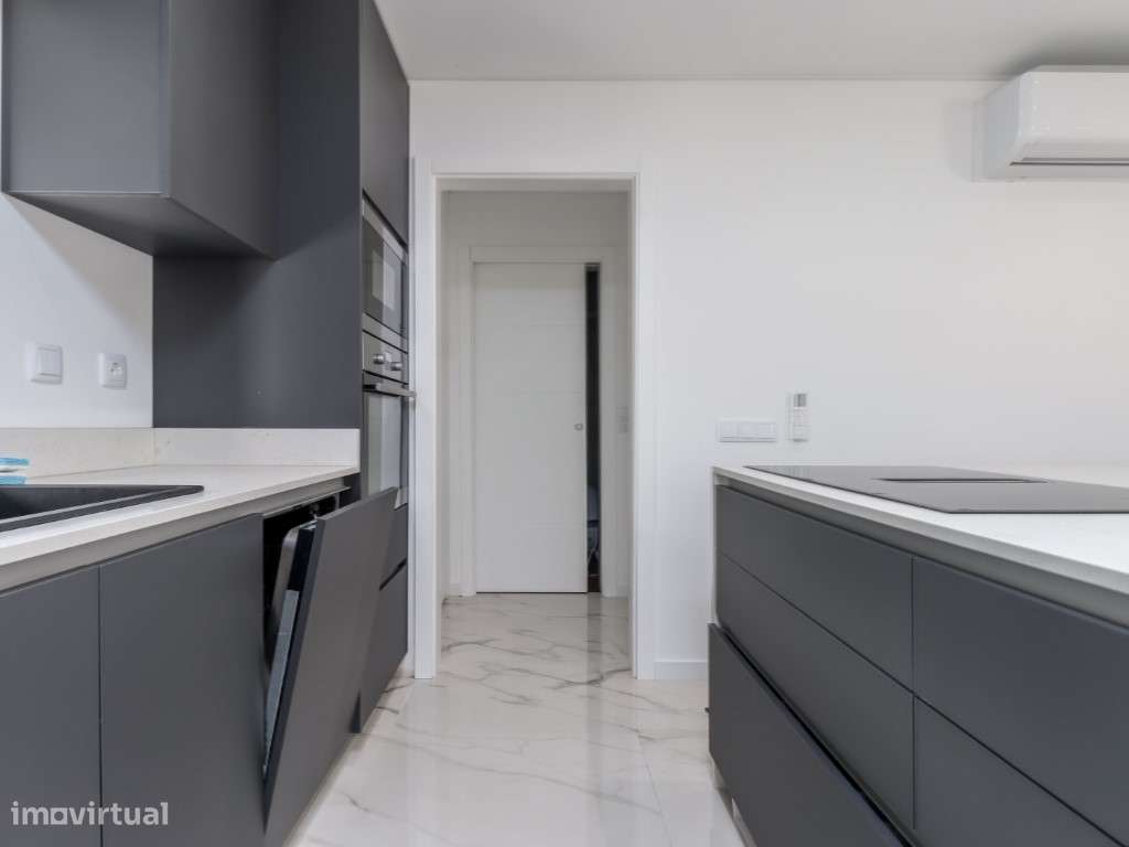 Moradia T4+1 Nova com Piscina Aquecida e Ginásio em Vidro Luxo, Con... - Grande imagem: 5/31