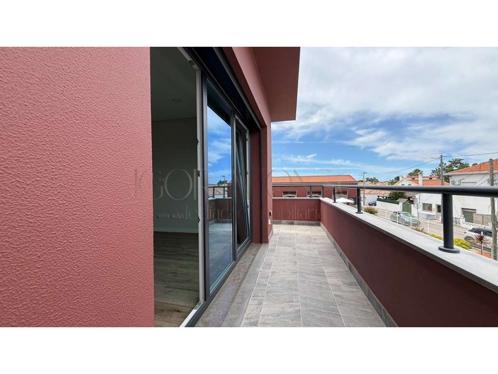 Excelente Apartamento T2 localizado na Zona Central de Azeitão-37
