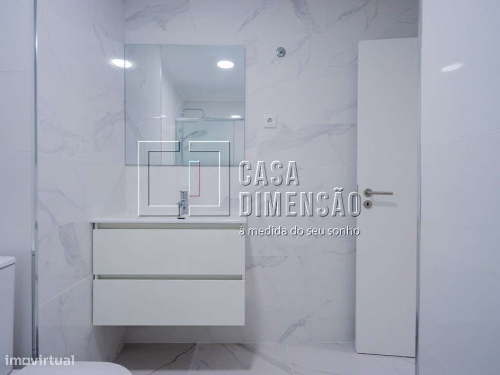 Apartamento de tipologia T2, em fase de Remodelação, no Cacém!!-11