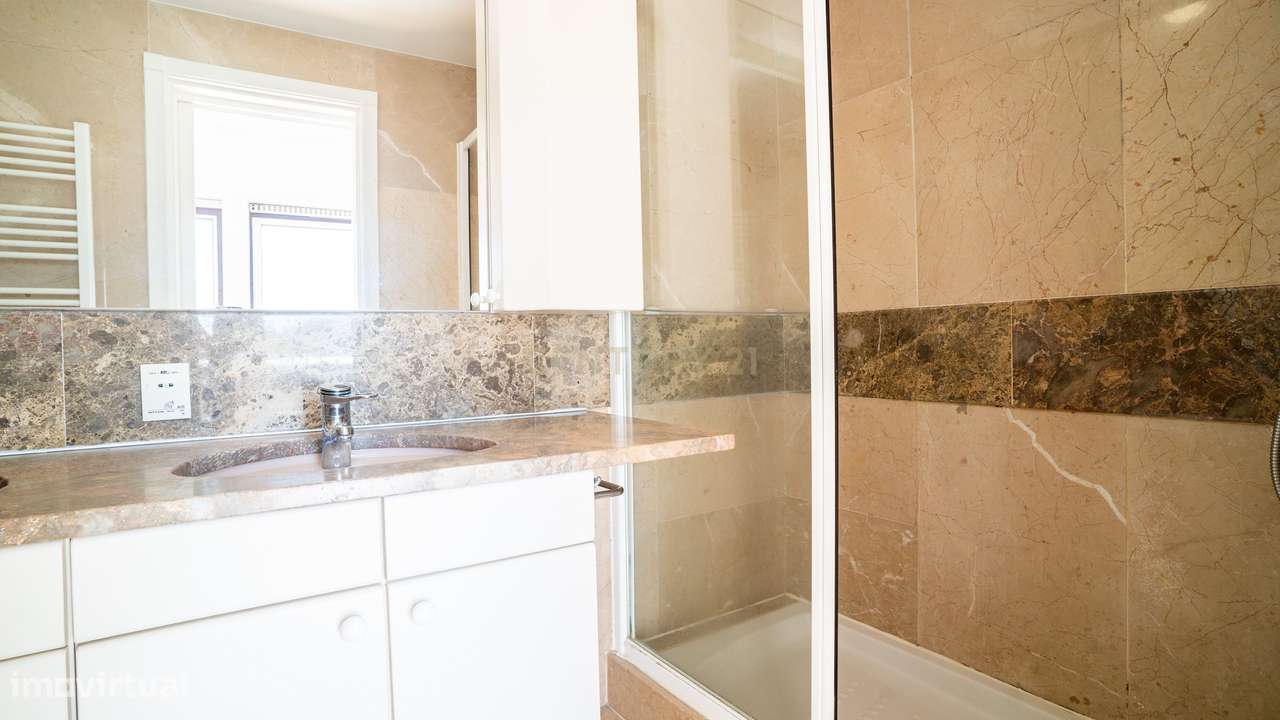 Apartamento T3 com Vista Mar – 5º Andar – A Dois Passos do Casino Esto-37