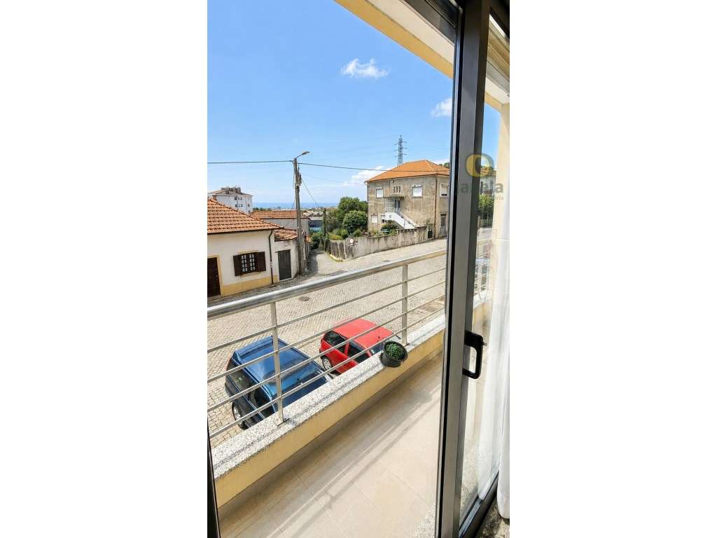 Apartamento T2, com garagem e arrumos-7